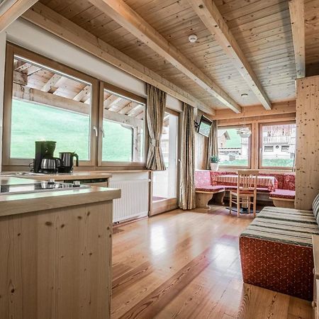 B&B - Hotel Ciasa Rue Blanch San Cassiano  Kültér fotó
