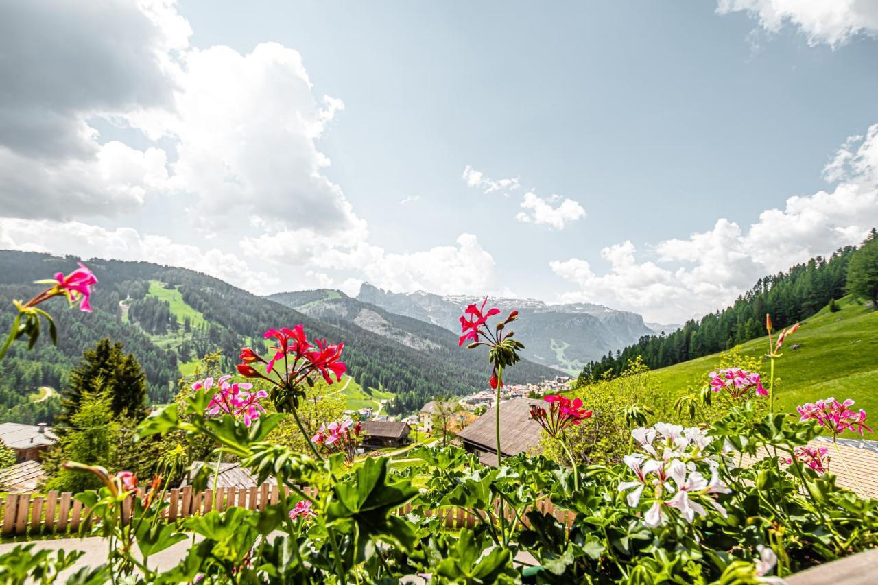 B&B - Hotel Ciasa Rue Blanch San Cassiano  Kültér fotó