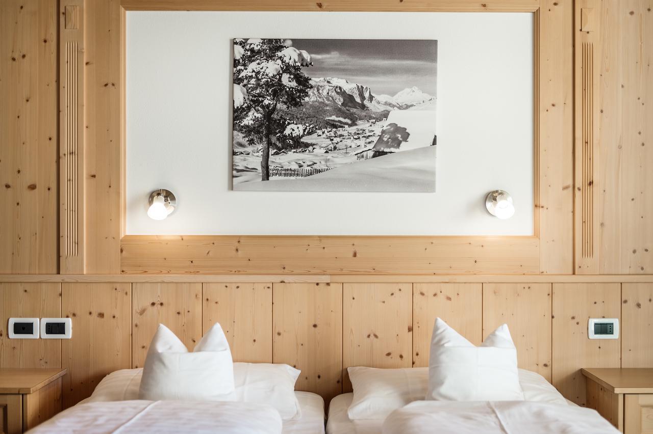 B&B - Hotel Ciasa Rue Blanch San Cassiano  Kültér fotó